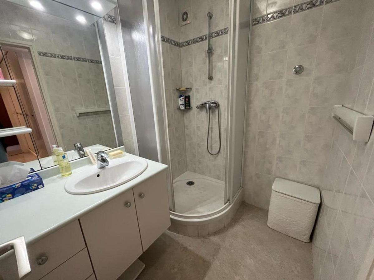 T4 Avec Parking, Balcon Et Proche Commerces A - Fr-1-239-921 *